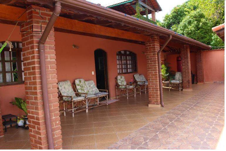 Chácara, 3 quartos, 1080 m² - Foto 1